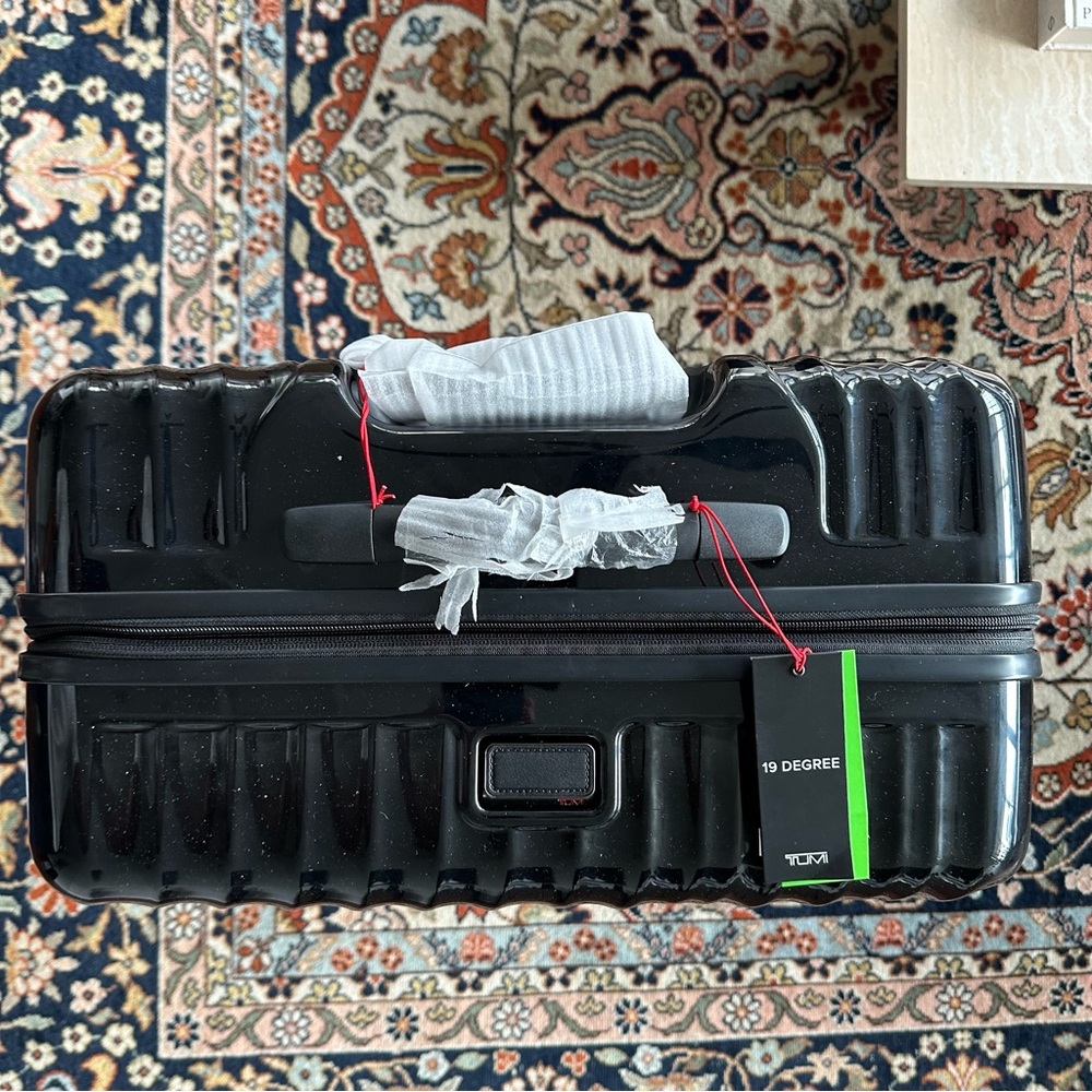 TUMI - 19 Degree